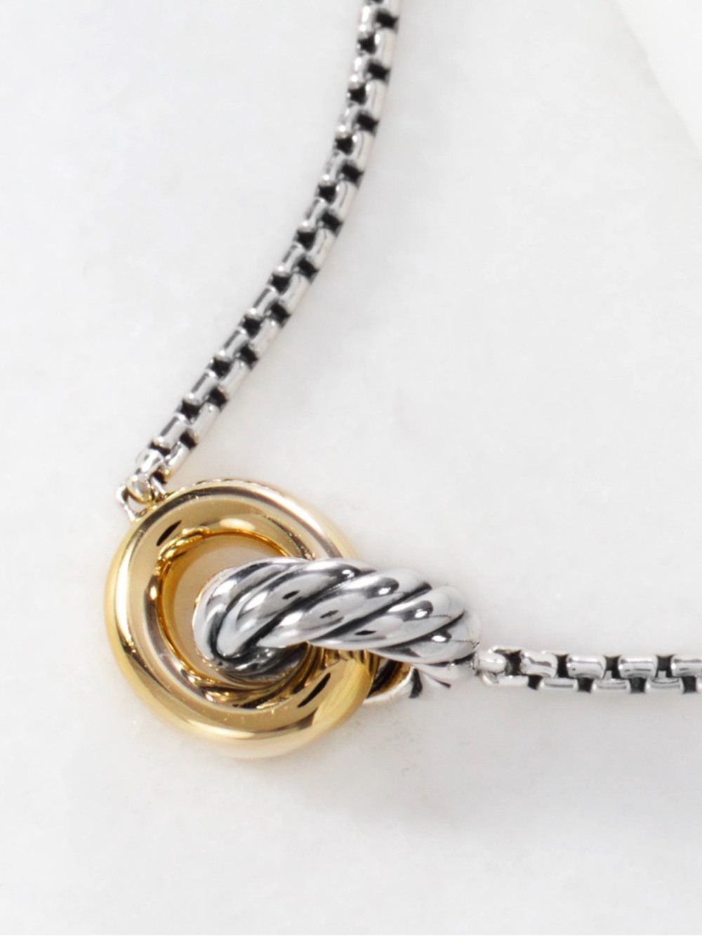David Yurman Two-Tone Interlocking Circle Necklace in Silver and Gold - Picture 6 of 6